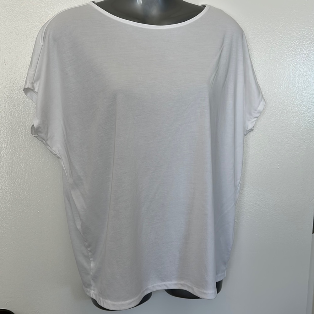 5/$20 Uniqlo White Relaxed Short-Sleeve Tee